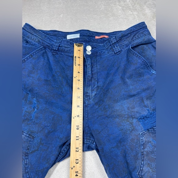 Anthropologie Pilcro The Wanderer Blue Black Floral Cargo Distressed Pants 31P - Picture 12 of 17